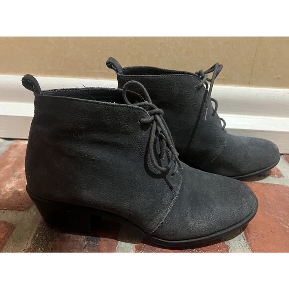 Vionic Andi Gray Suede Lace Up Ankle Booties Size 7.5 - Picture 2 of 13
